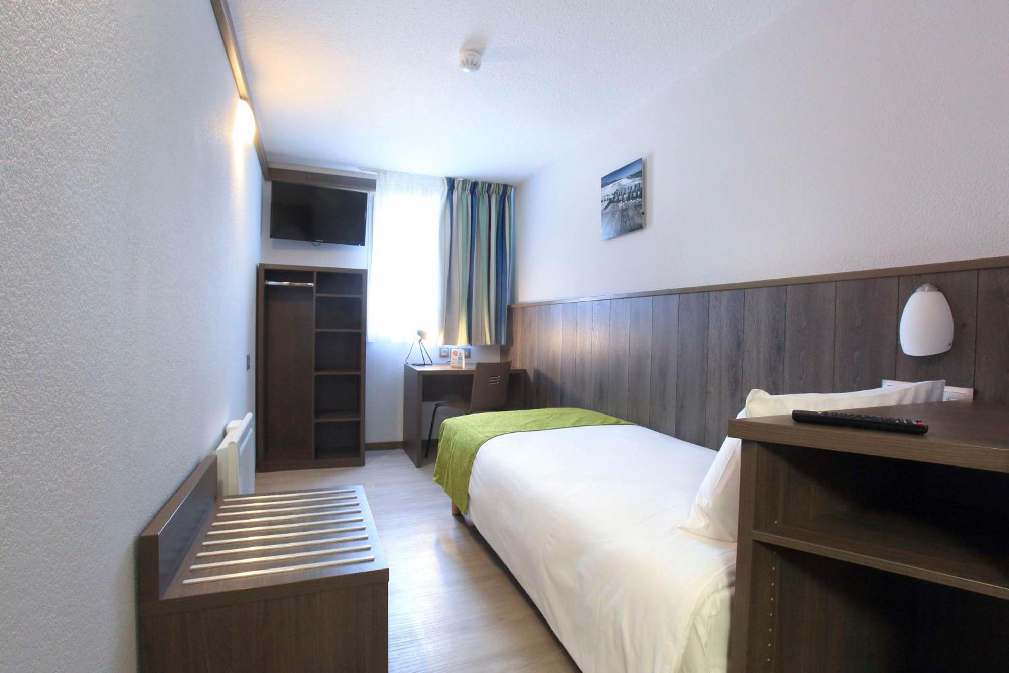 Brit Hotel Calais Buitenkant foto