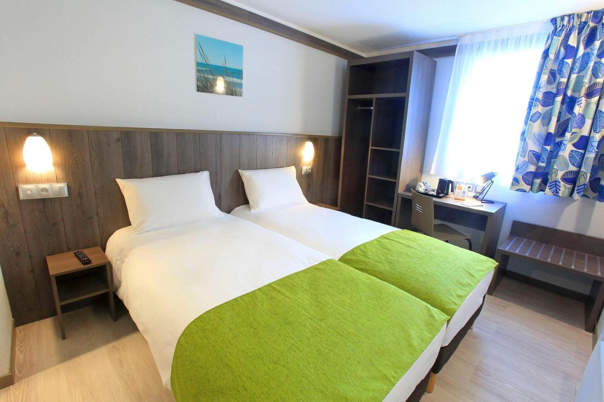 Brit Hotel Calais Buitenkant foto