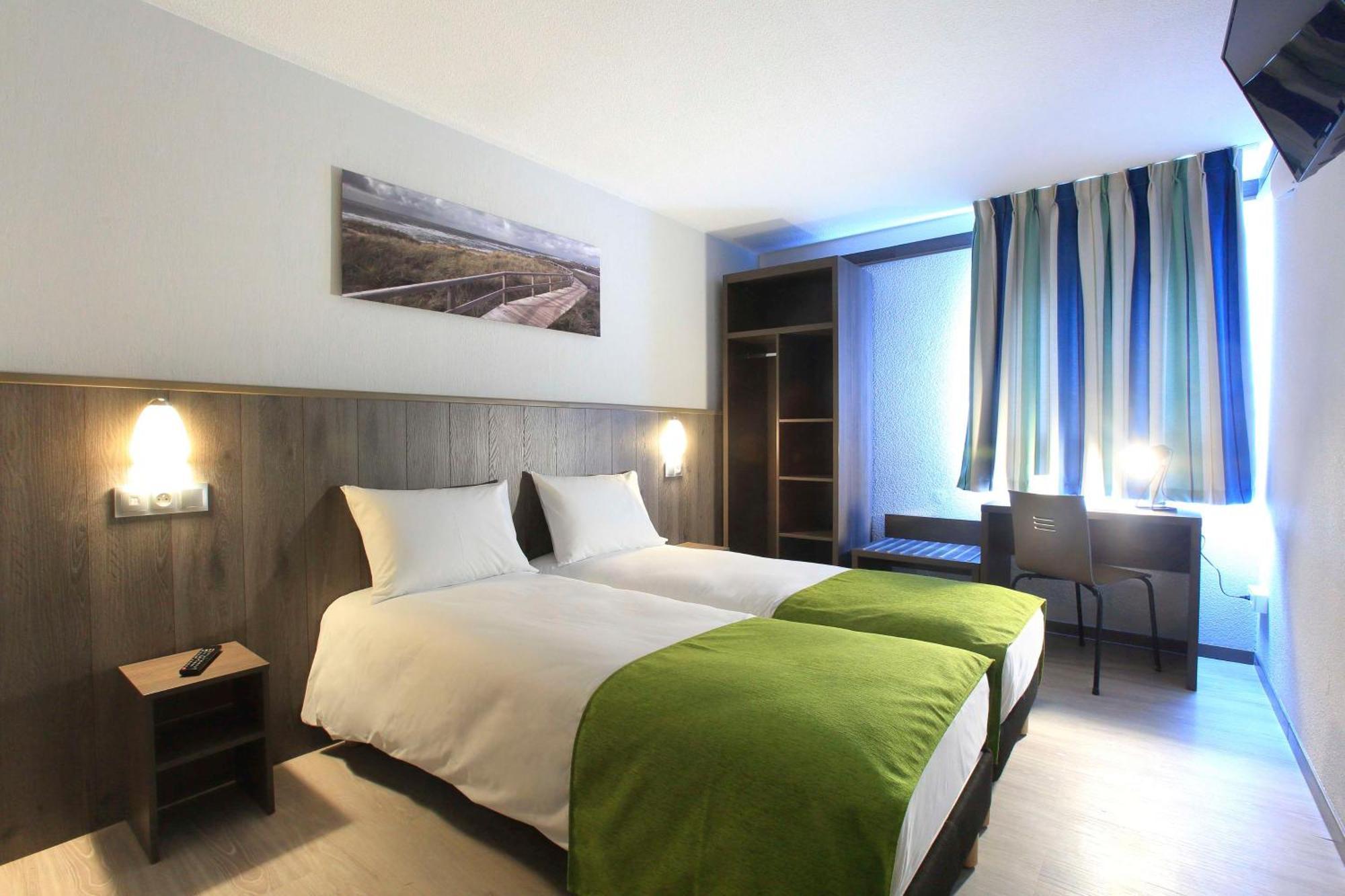 Brit Hotel Calais Buitenkant foto